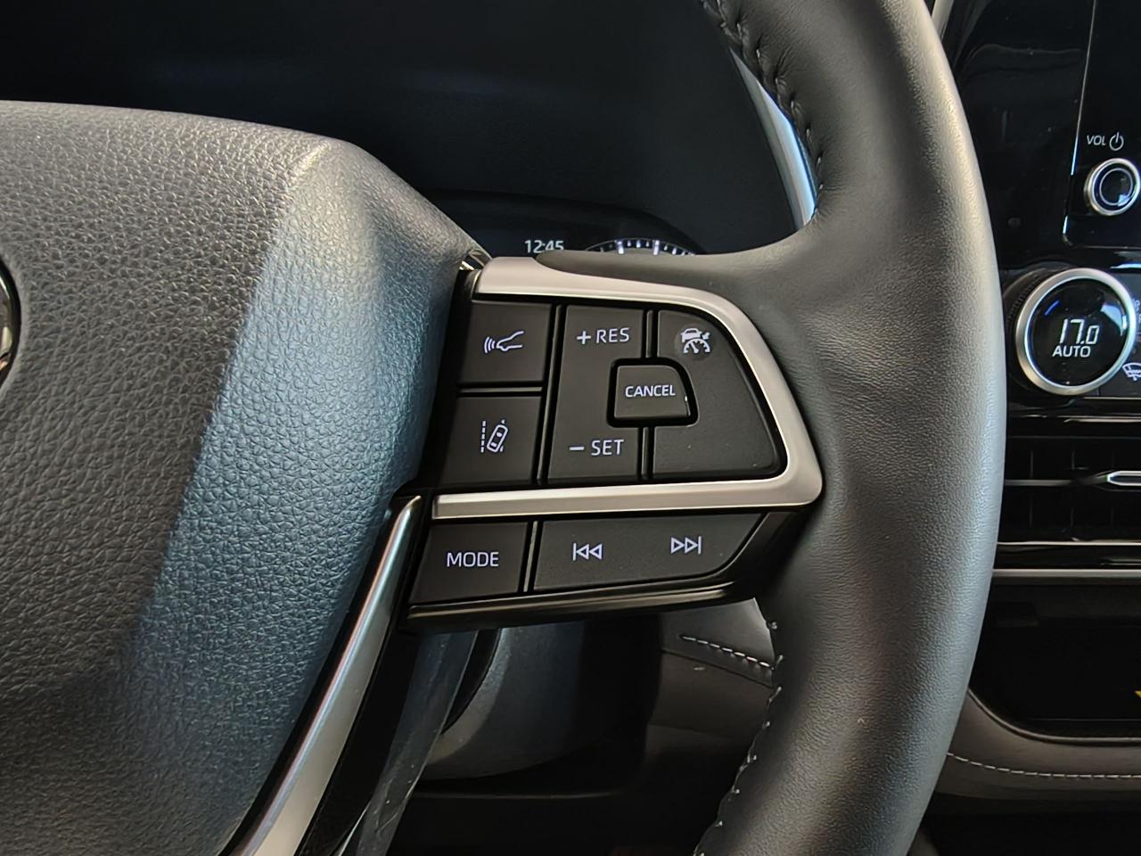 2024 Toyota Highlander XLE Photo0