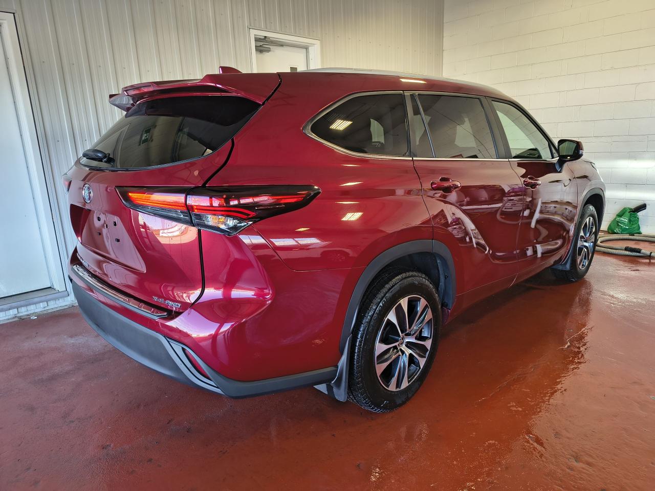 2024 Toyota Highlander XLE Photo0