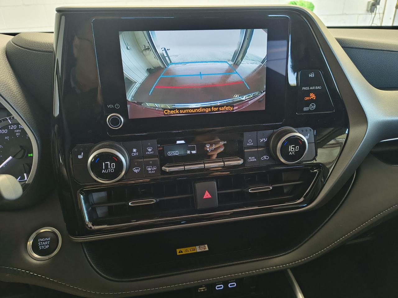 2024 Toyota Highlander XLE Photo0