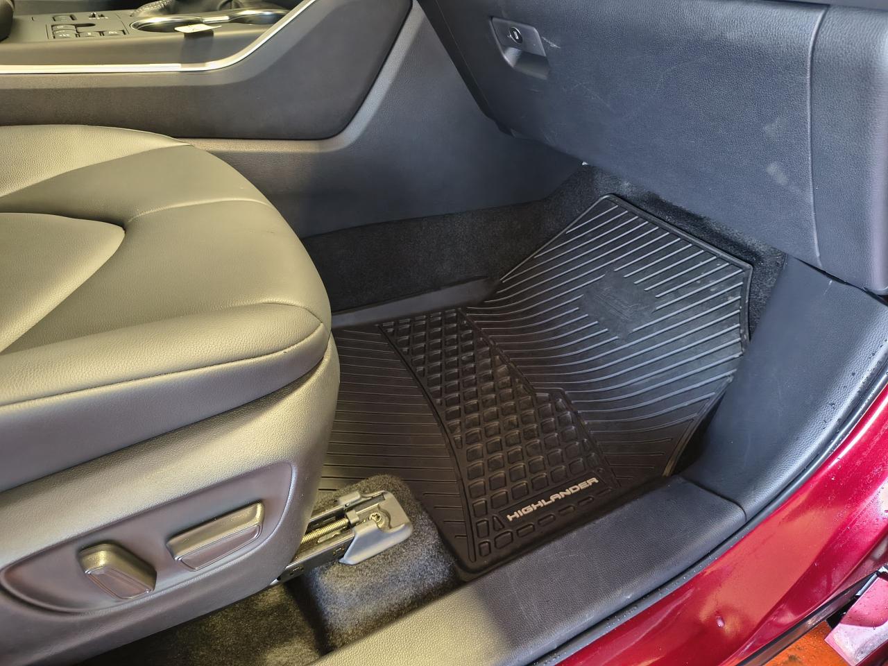 2024 Toyota Highlander XLE Photo0