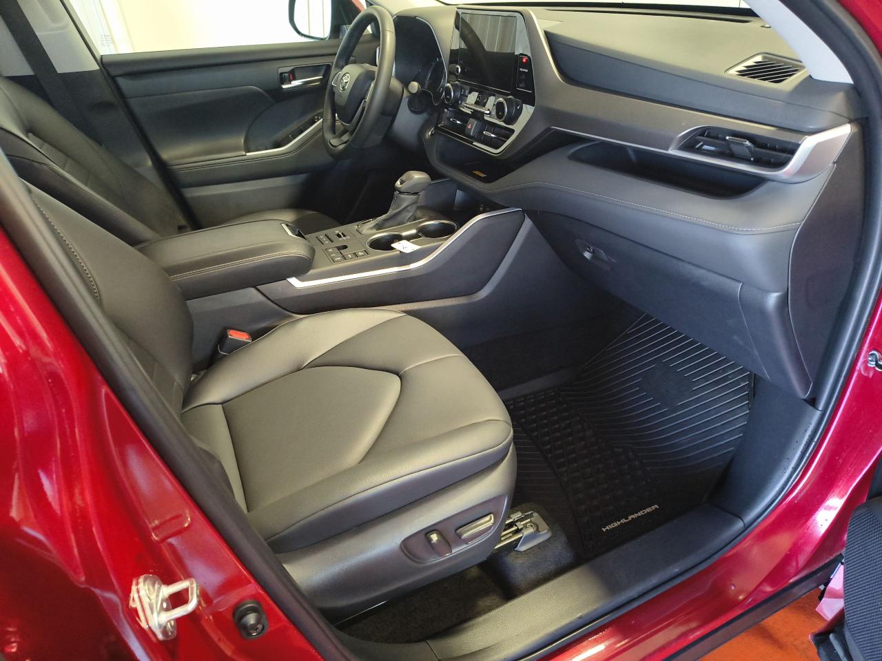 2024 Toyota Highlander XLE Photo0