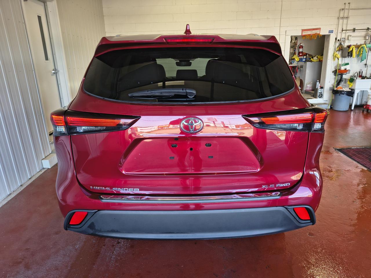2024 Toyota Highlander XLE Photo0