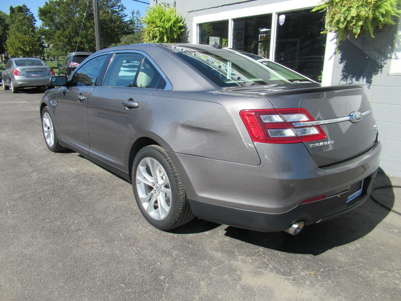 2013 Ford Taurus SEL - Photo #2