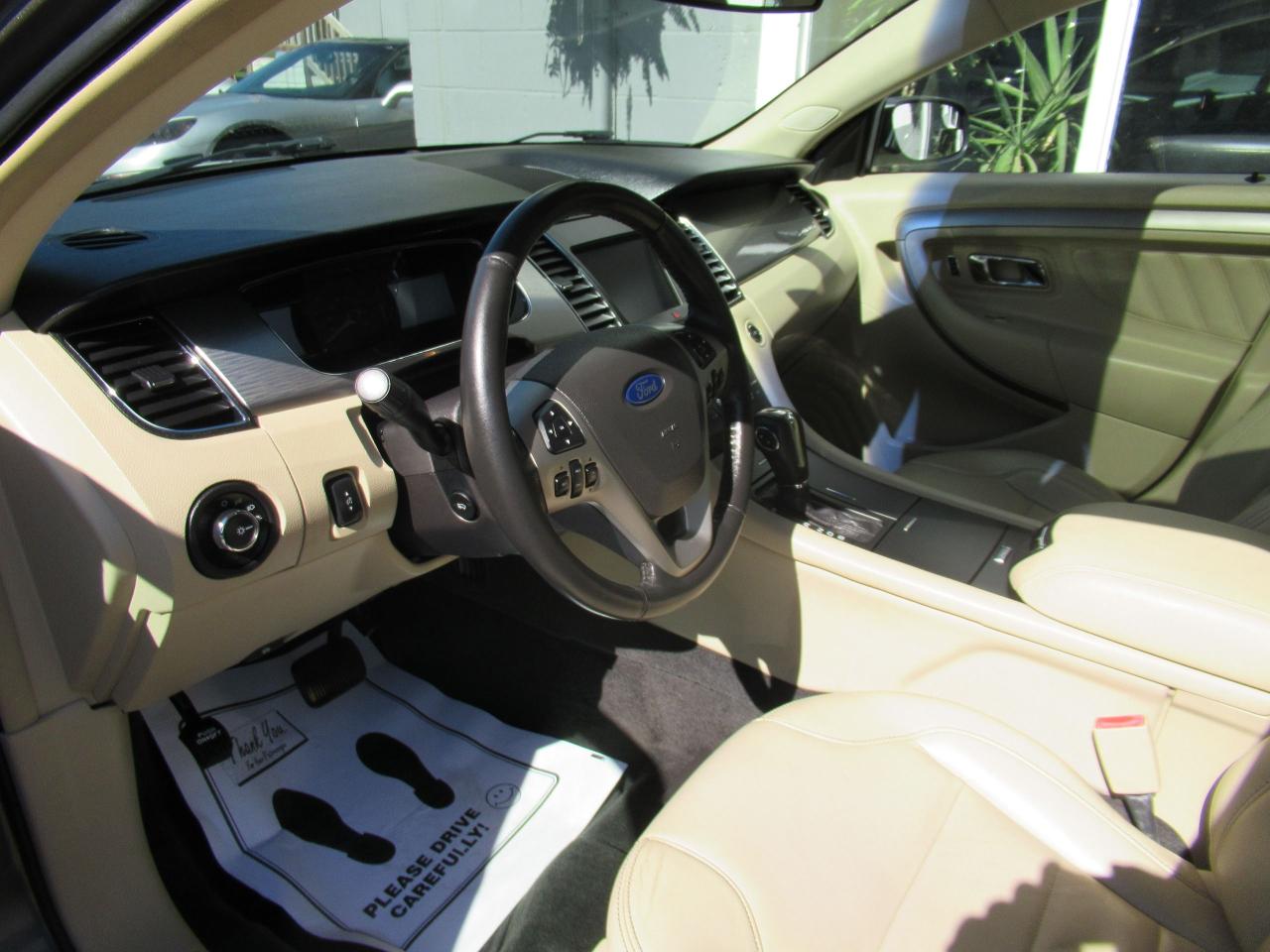 2013 Ford Taurus SEL Photo2