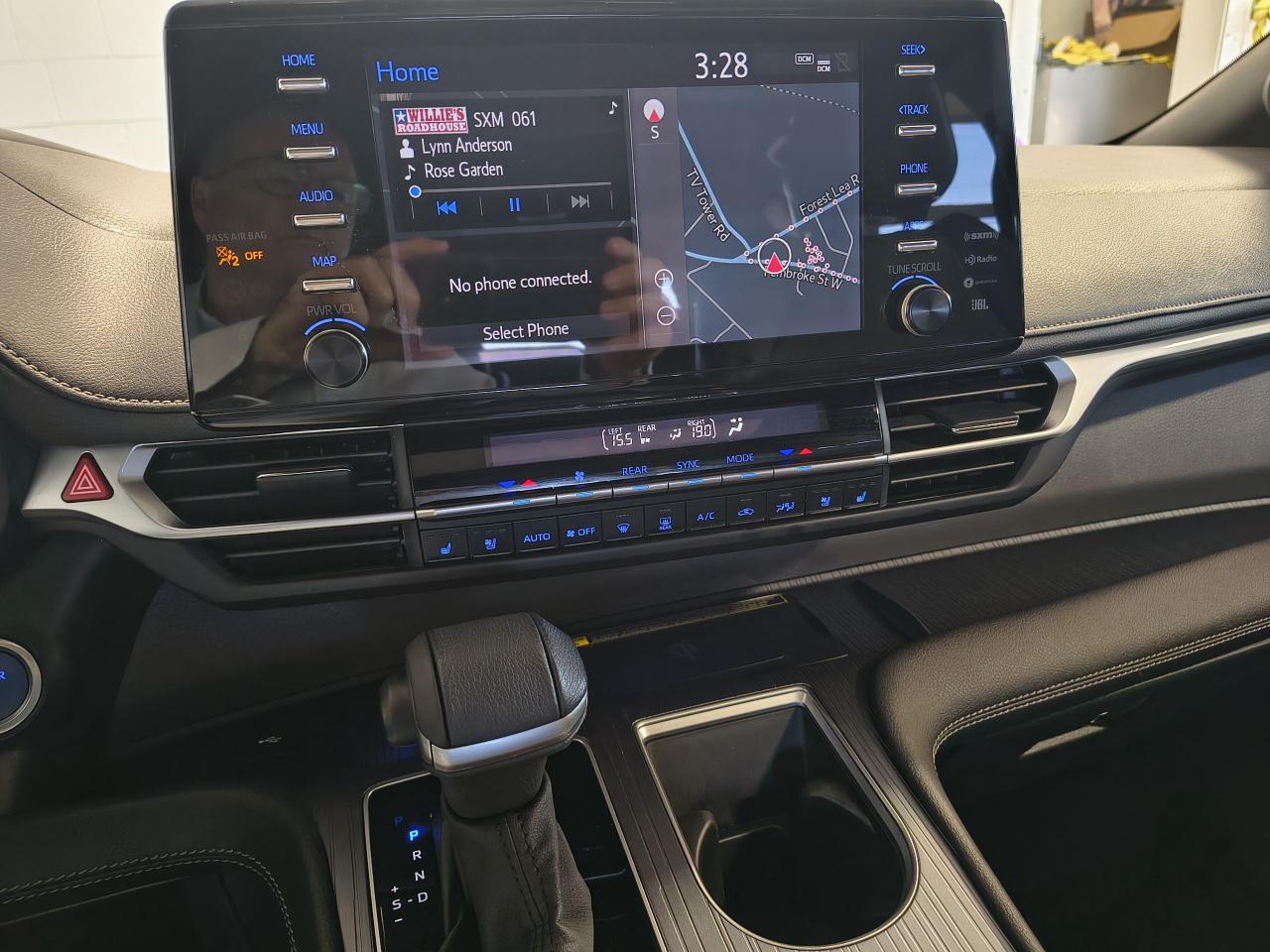 2023 Toyota Sienna XSE AWD Photo0