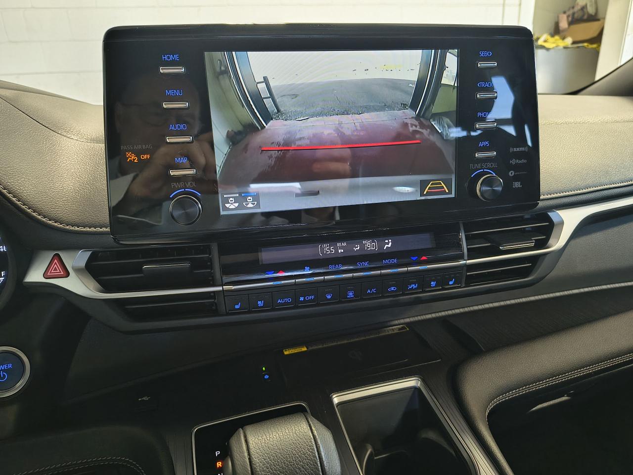2023 Toyota Sienna XSE AWD Photo0