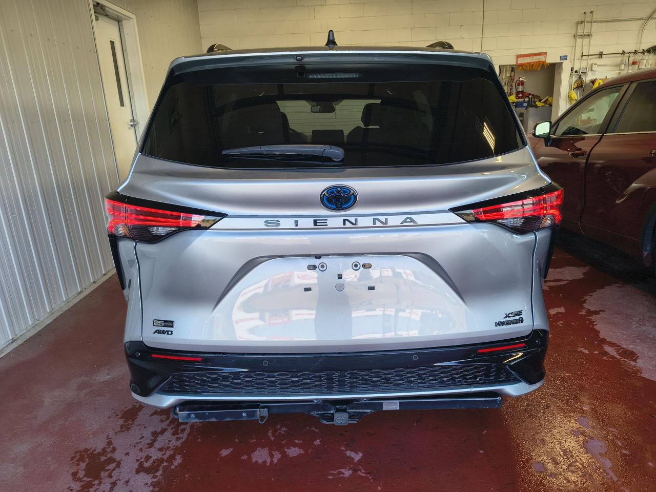 2023 Toyota Sienna XSE AWD Photo0