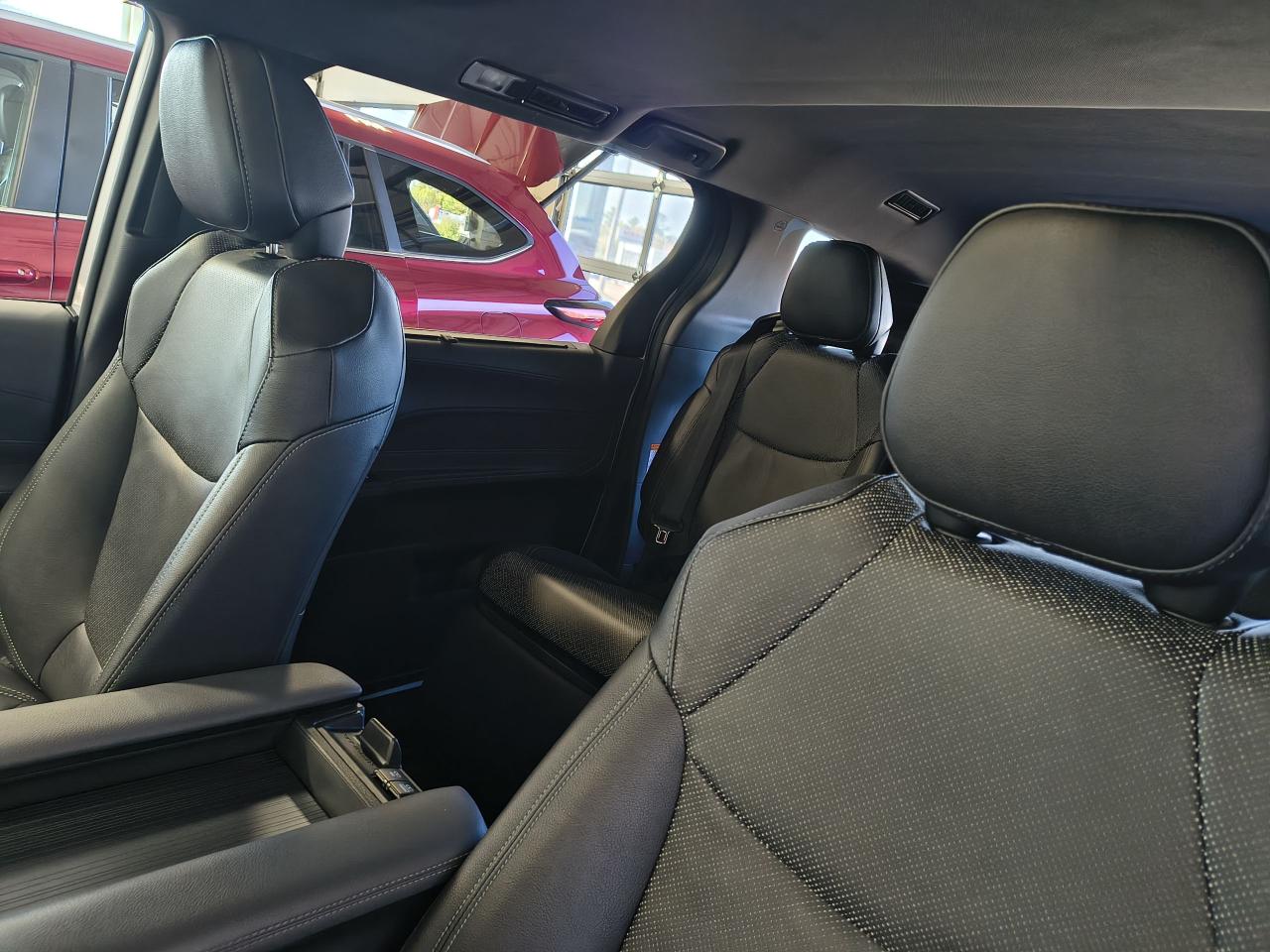 2023 Toyota Sienna XSE AWD Photo0