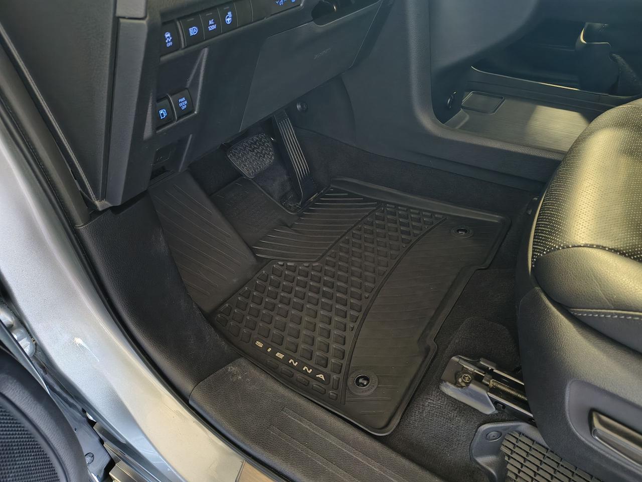 2023 Toyota Sienna XSE AWD Photo0