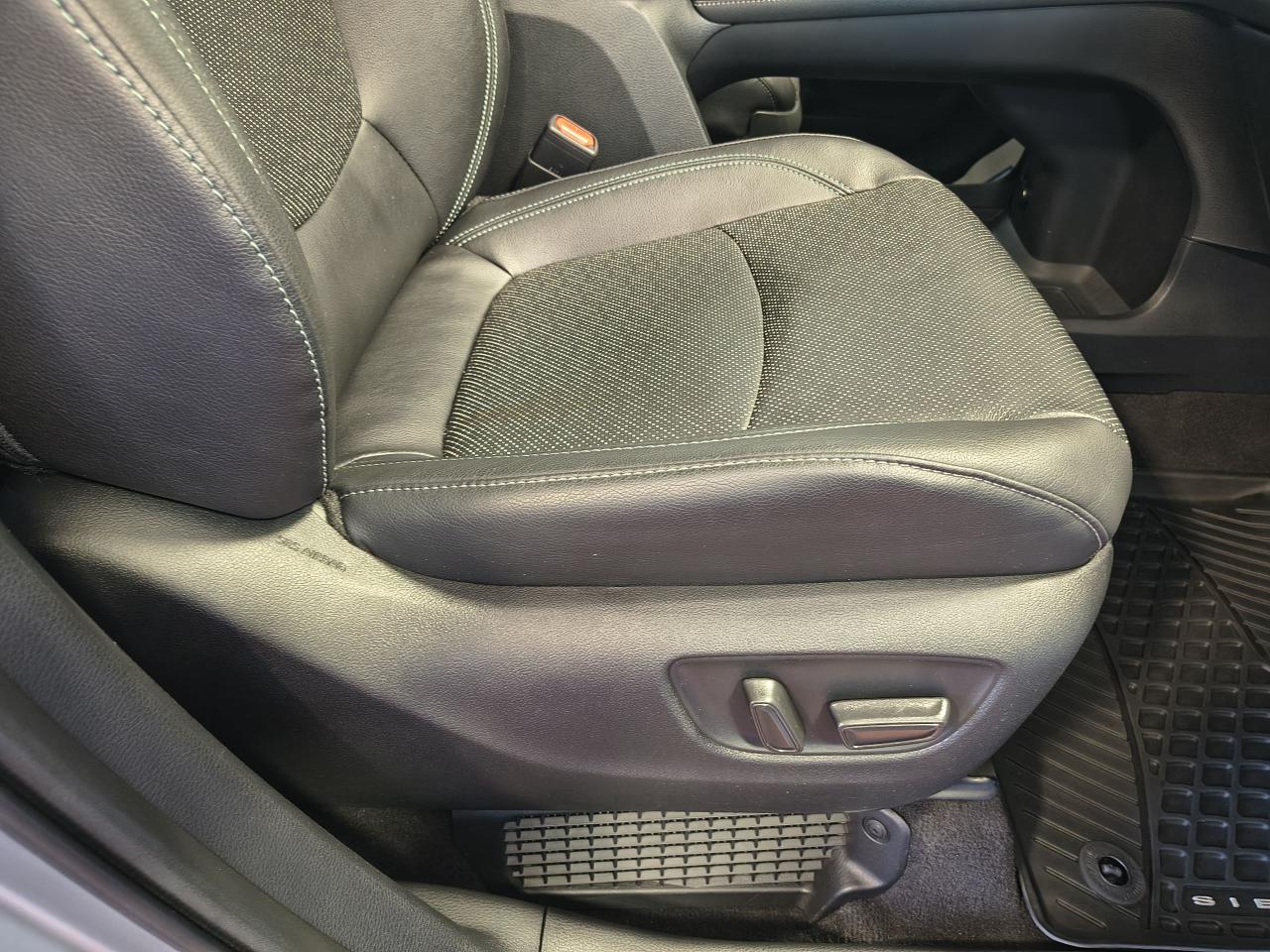 2023 Toyota Sienna XSE AWD Photo0