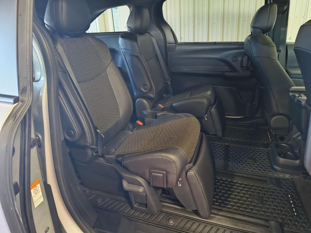 2023 Toyota Sienna XSE AWD Photo0