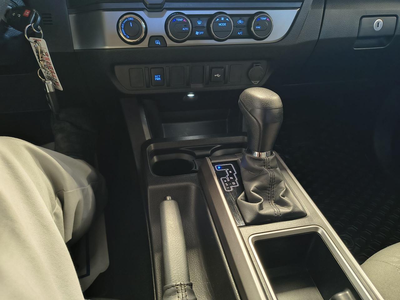 2022 Toyota Tacoma 4x4 Double Cab Auto Photo0