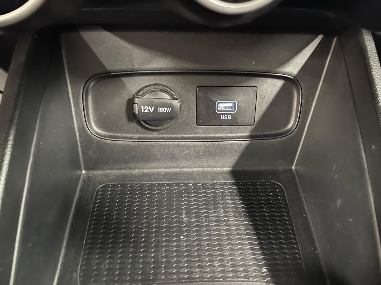 2021 Hyundai Venue PREFERRED | CLEAN CARFAX | BLIND SPOT MONITORS Photo