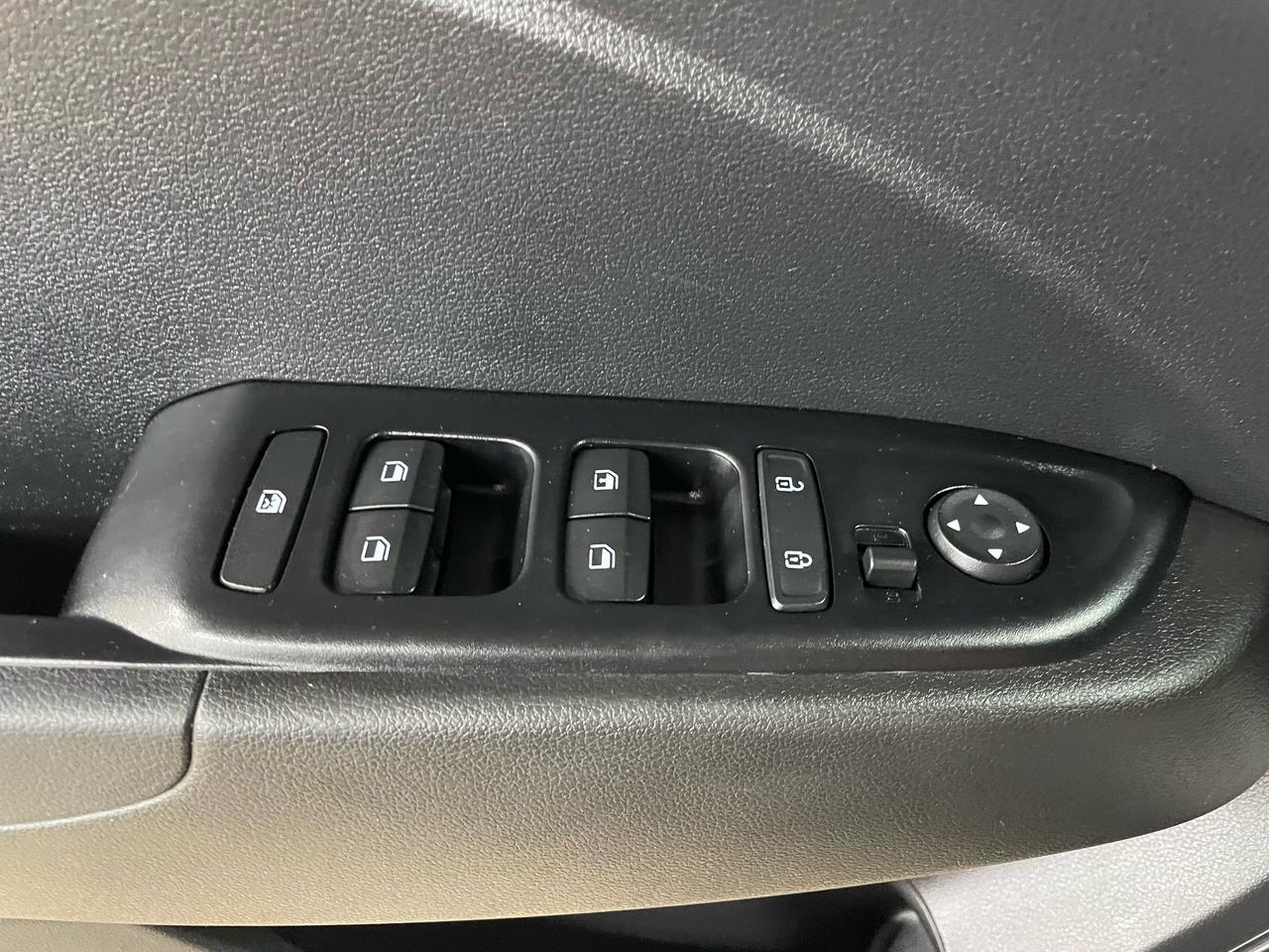 2021 Hyundai Venue PREFERRED | CLEAN CARFAX | BLIND SPOT MONITORS Photo