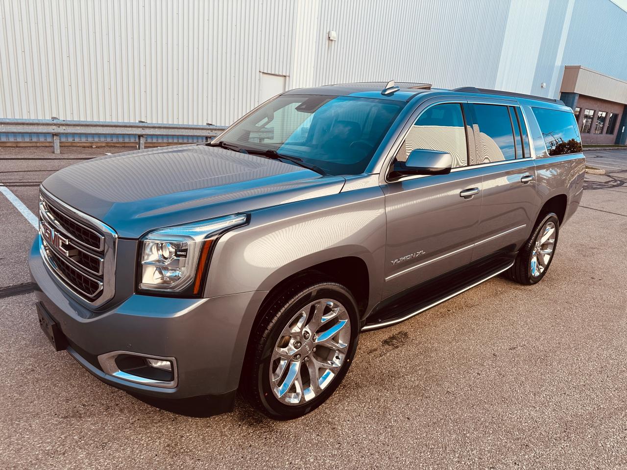 2020 GMC Yukon XL SLT FULLYEQUIPPED 8 PASSENGERS Photo2