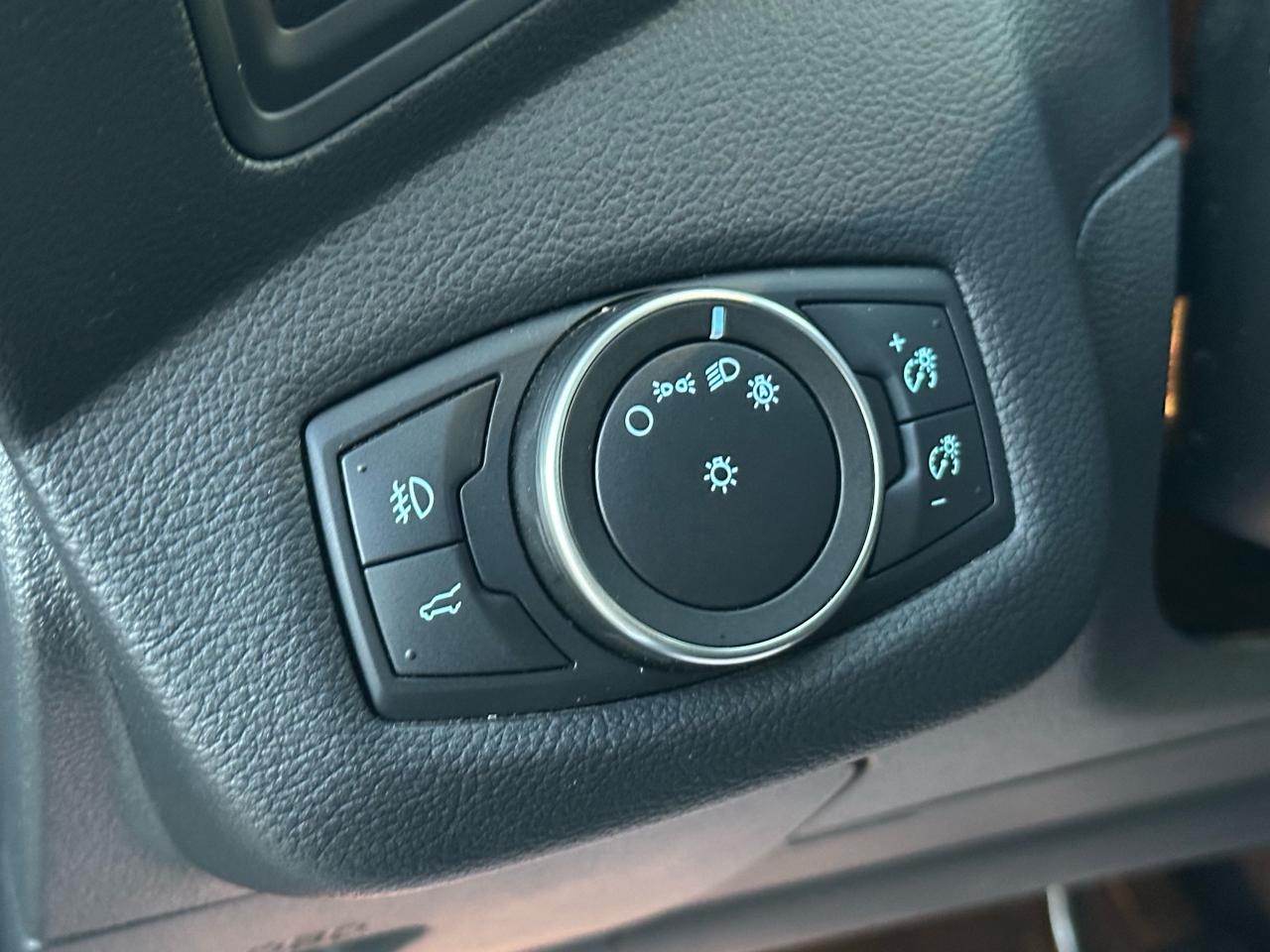 2019 Ford Escape SEL - Photo #21