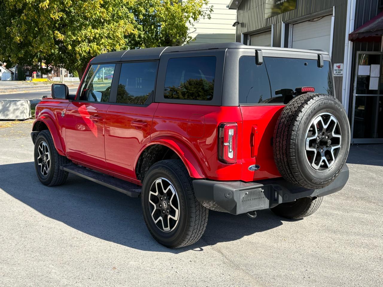 2022 Ford Bronco Outer Banks - Photo #2