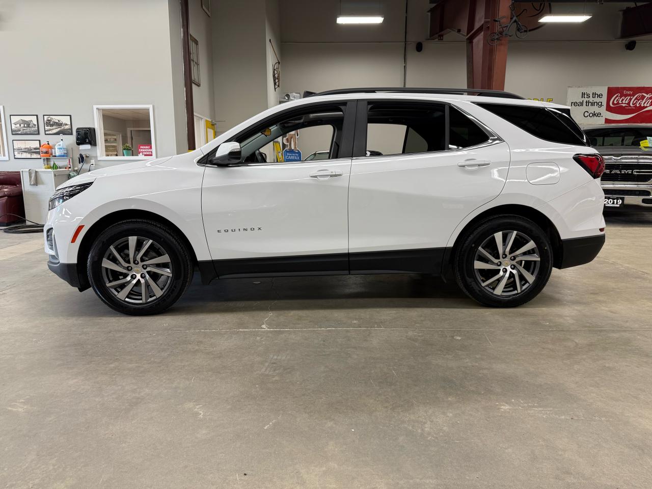 2022 Chevrolet Equinox LT - Photo #3