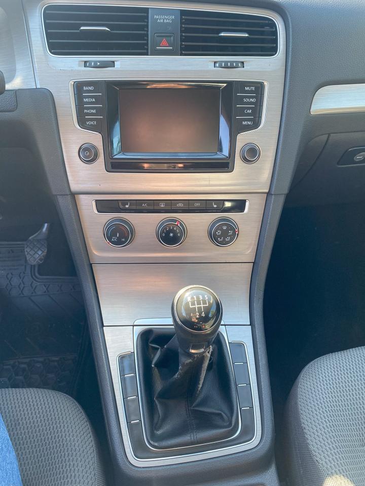 2015 Volkswagen Golf Trendline/No Accidents/5 Speed Manual/Gas Saver - Photo #13