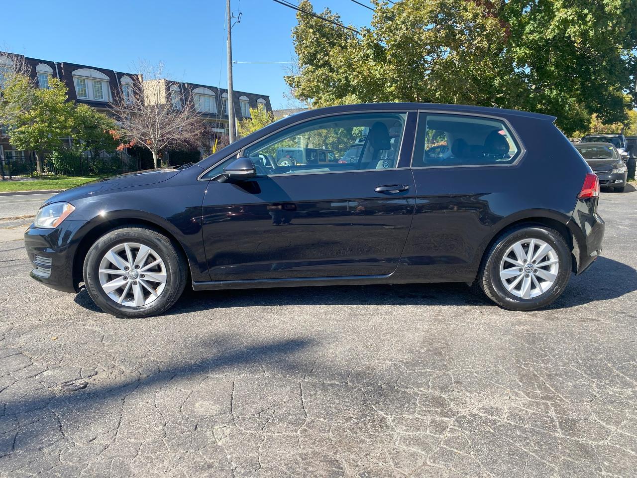 2015 Volkswagen Golf Trendline/No Accidents/5 Speed Manual/Gas Saver - Photo #2