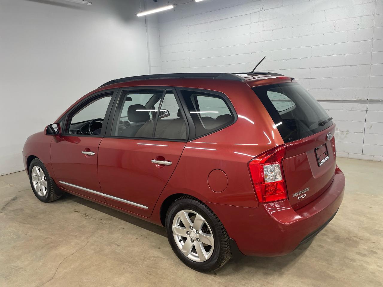 2008 Kia Rondo EX Photo4