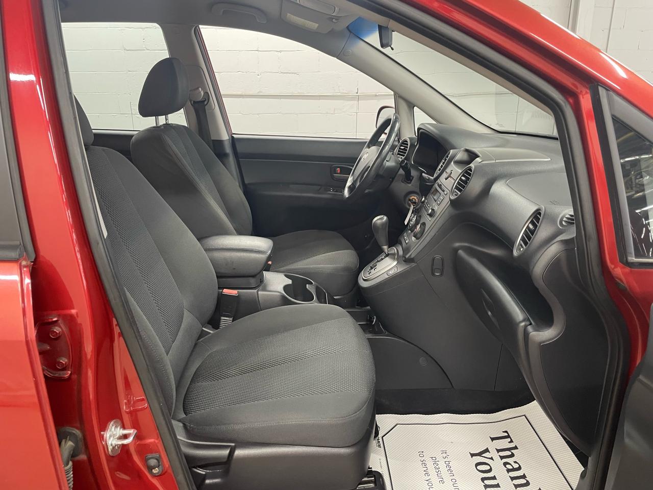 2008 Kia Rondo EX Photo31