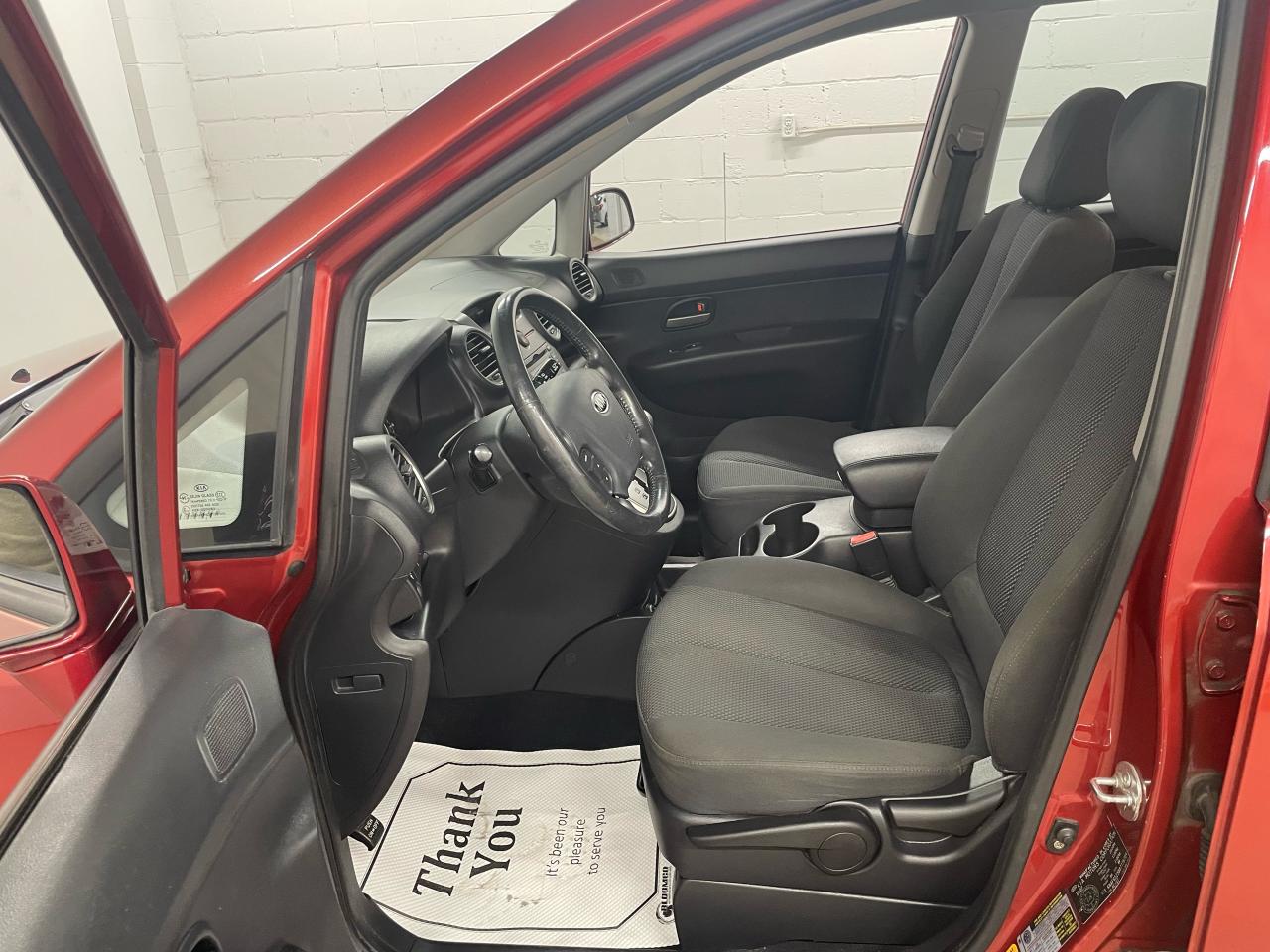 2008 Kia Rondo EX Photo8