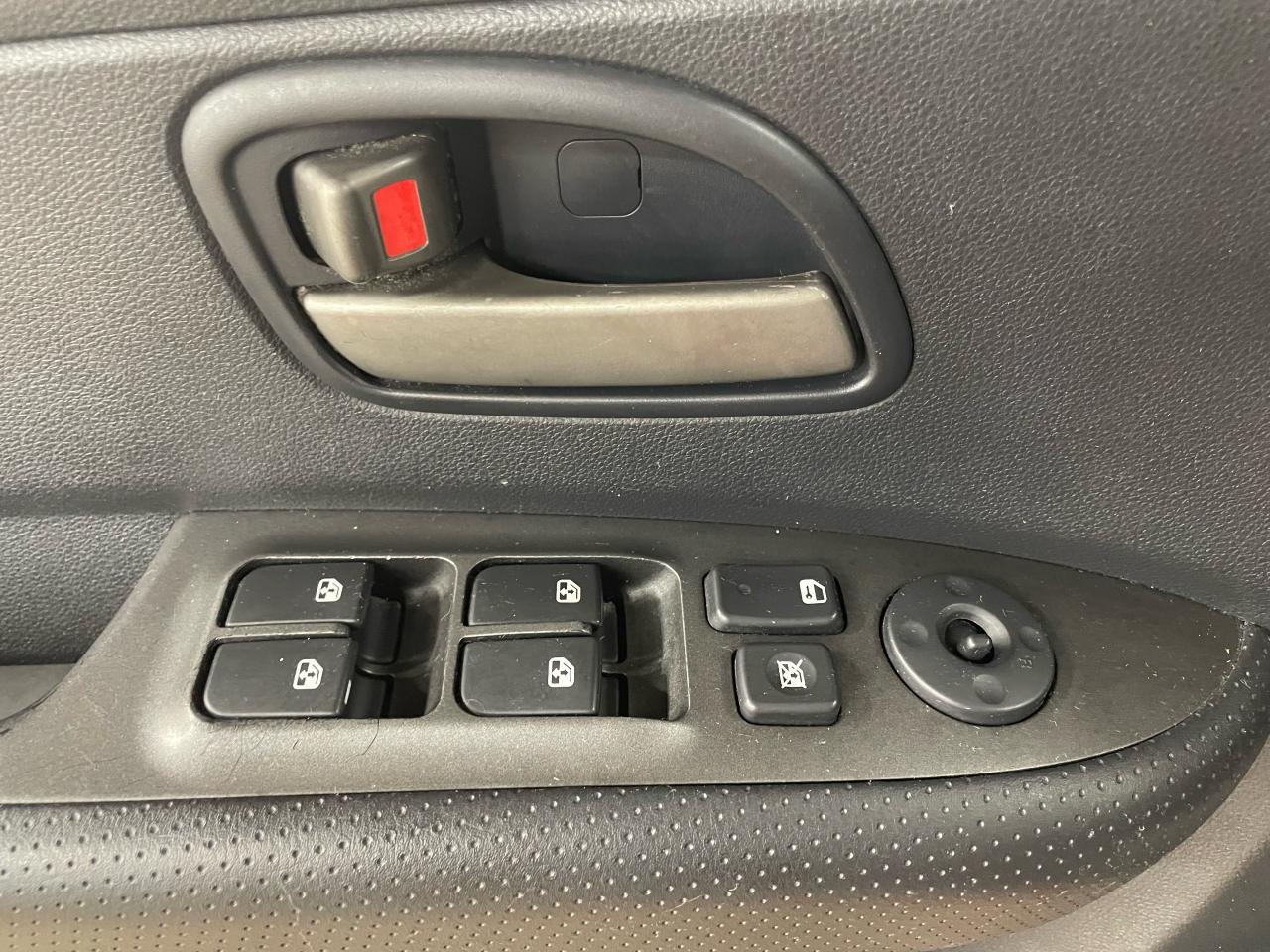 2008 Kia Rondo EX Photo32