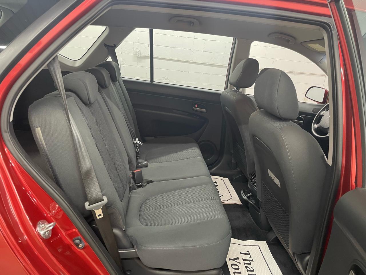 2008 Kia Rondo EX Photo30