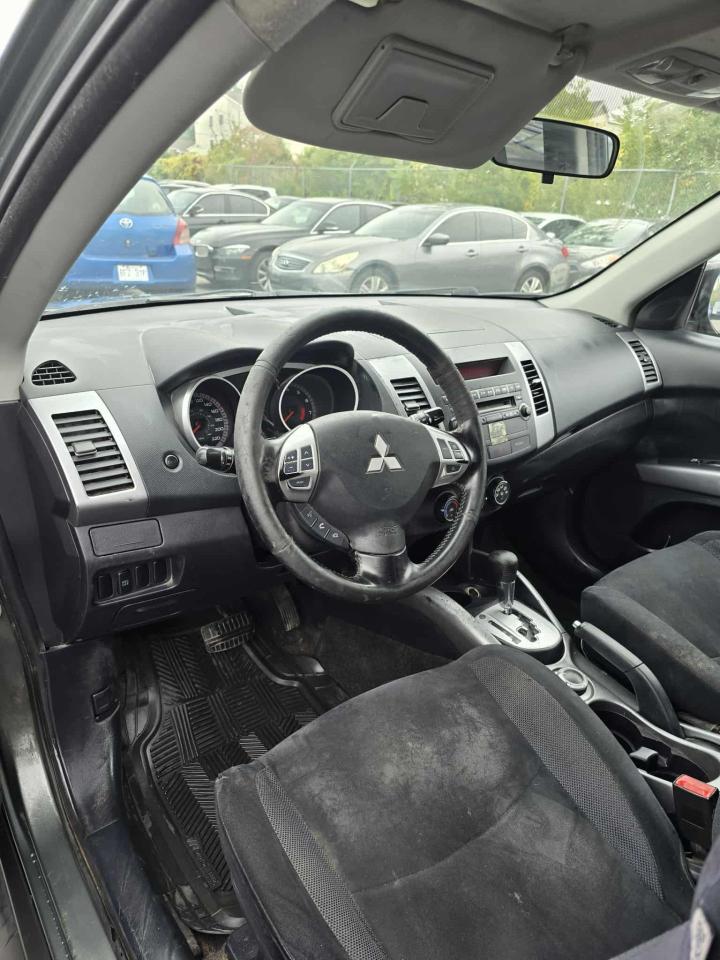 2009 Mitsubishi Outlander LS - Photo #6