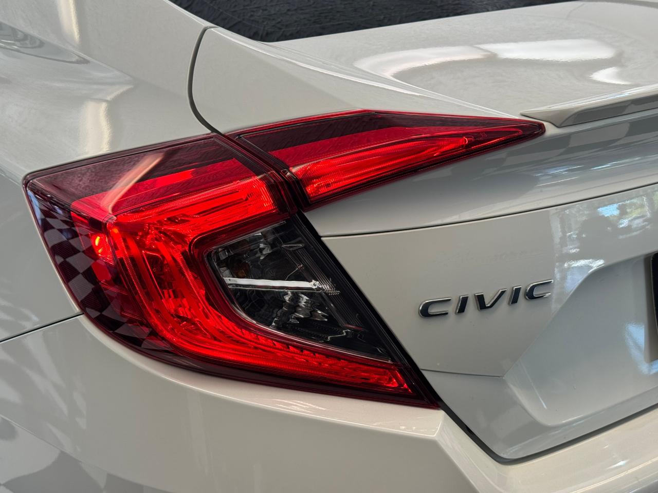 2016 Honda Civic Touring+New Tires+Brakes+Adaptive Cruise Photo60