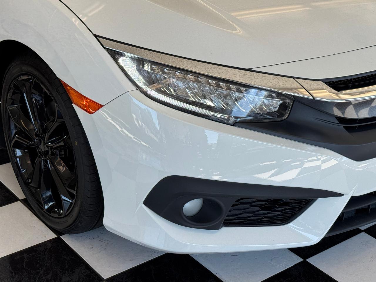 2016 Honda Civic Touring+New Tires+Brakes+Adaptive Cruise Photo101