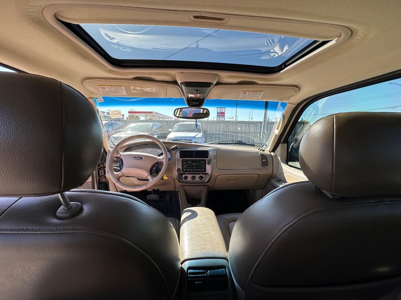 2005 Ford Explorer Sport Trac XLT, LEATHER, SUNROOF, LOW KMS, RUST FREE, MINT - Photo #10