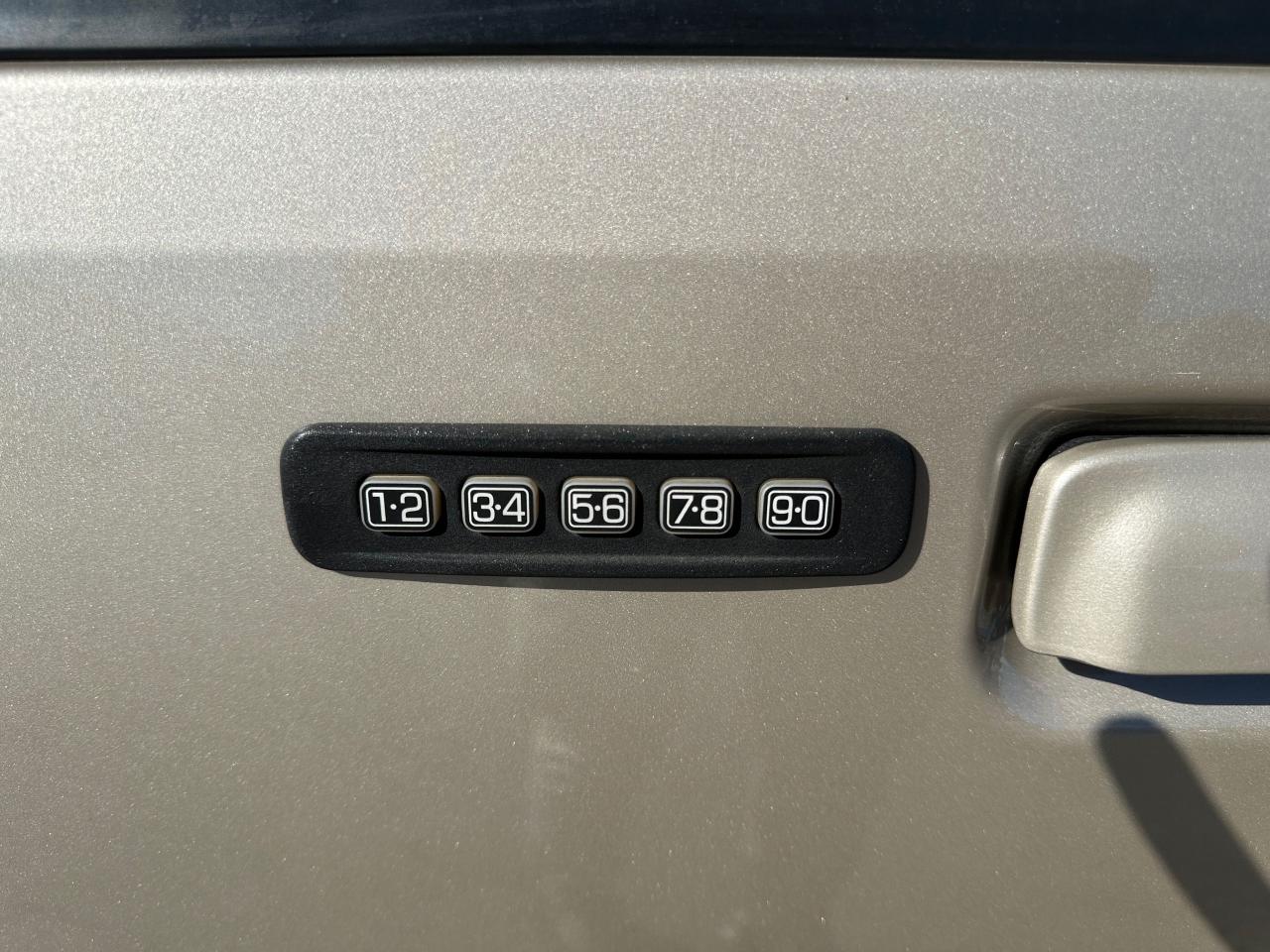 2005 Ford Explorer Sport Trac XLT, LEATHER, SUNROOF, LOW KMS, RUST FREE, MINT - Photo #20