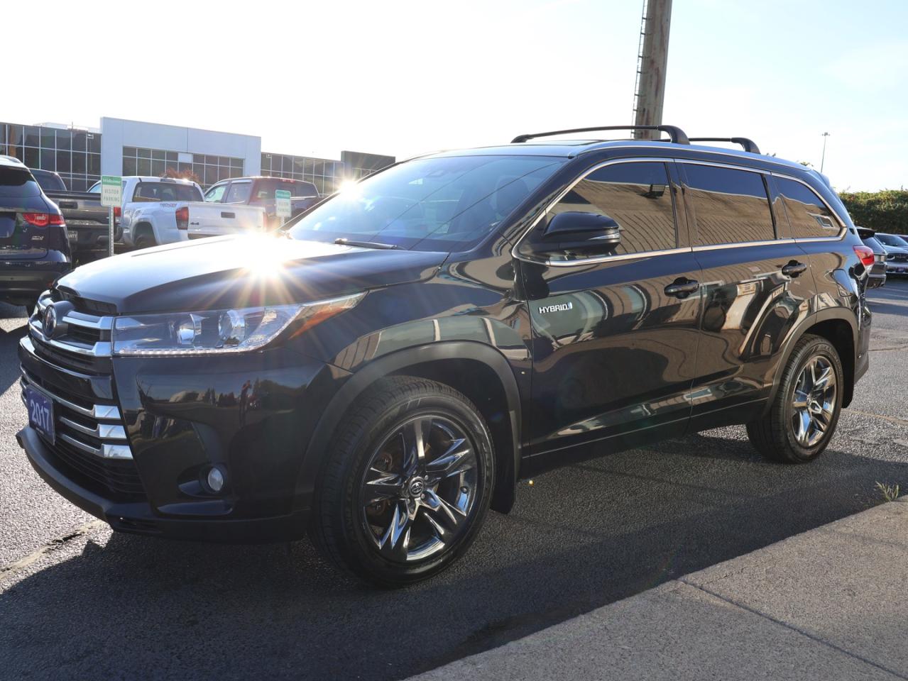 2017 Toyota Highlander HYBRID LIMITED AWD CERTIFIED CAMERA NAV BLUETOOTH LEATHER HEATED SEATS PANO ROOF CRUISE ALLOYS Photo2