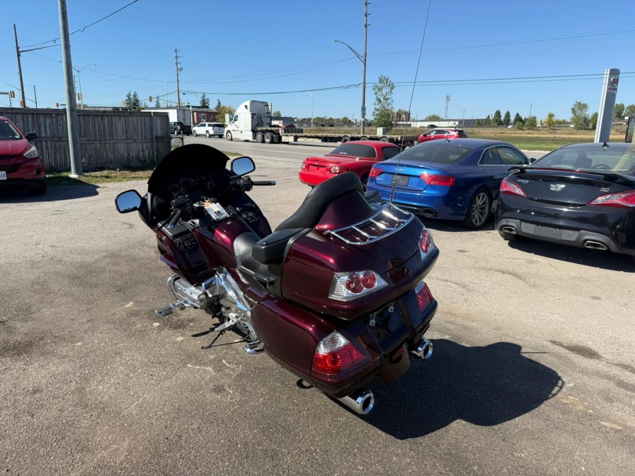 2007 Honda Gold Wing LOW KMS, MINT CONDITION, 1 OWNER, NO ACCIDENT Photo2