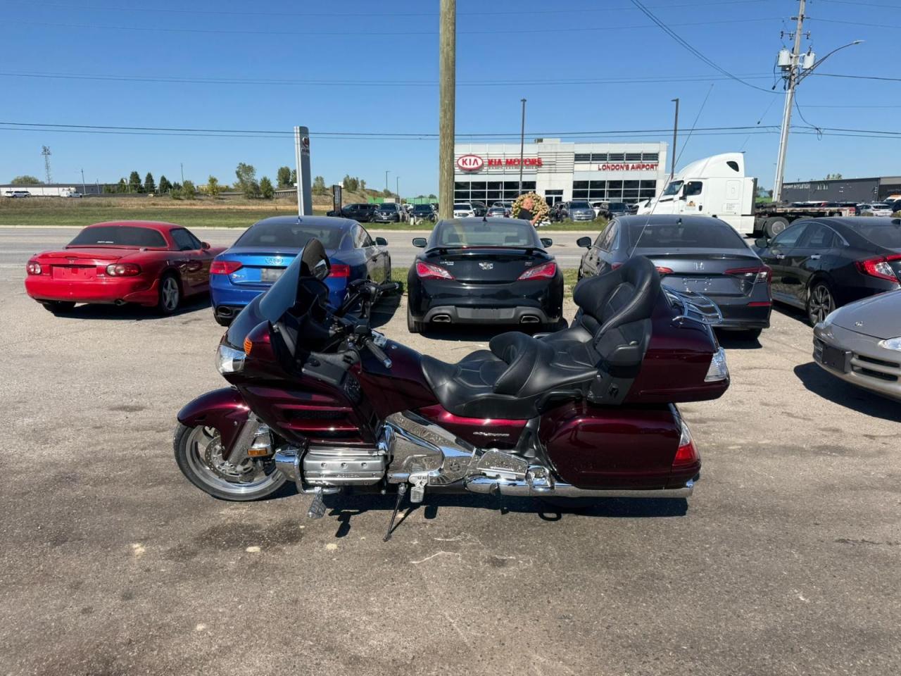 2007 Honda Gold Wing LOW KMS, MINT CONDITION, 1 OWNER, NO ACCIDENT - Photo #2