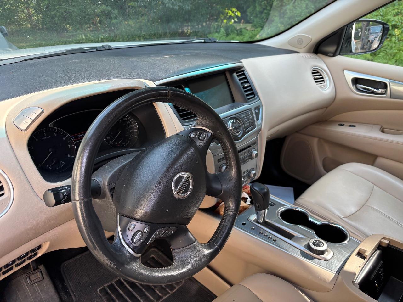 2017 Nissan Pathfinder SL - Photo #2