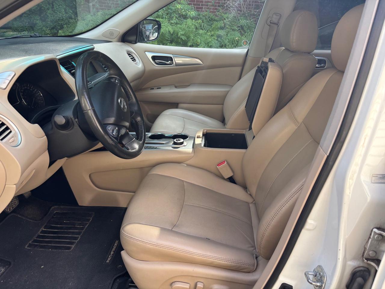 2017 Nissan Pathfinder SL - Photo #5