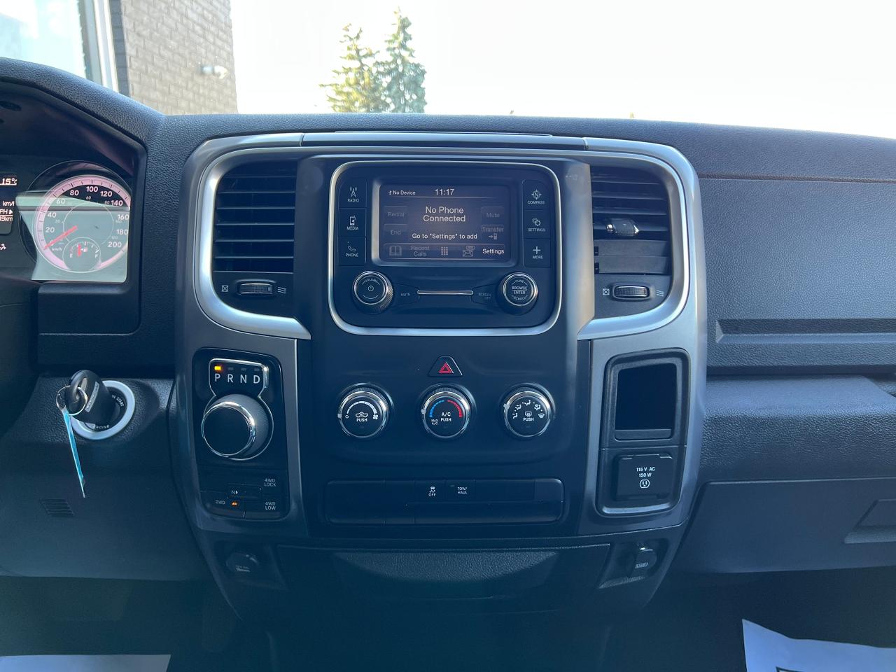 2023 RAM 1500 Classic SLT Low KM Backup Cam AWD FACTORY WARRANTY VALID - Photo #29