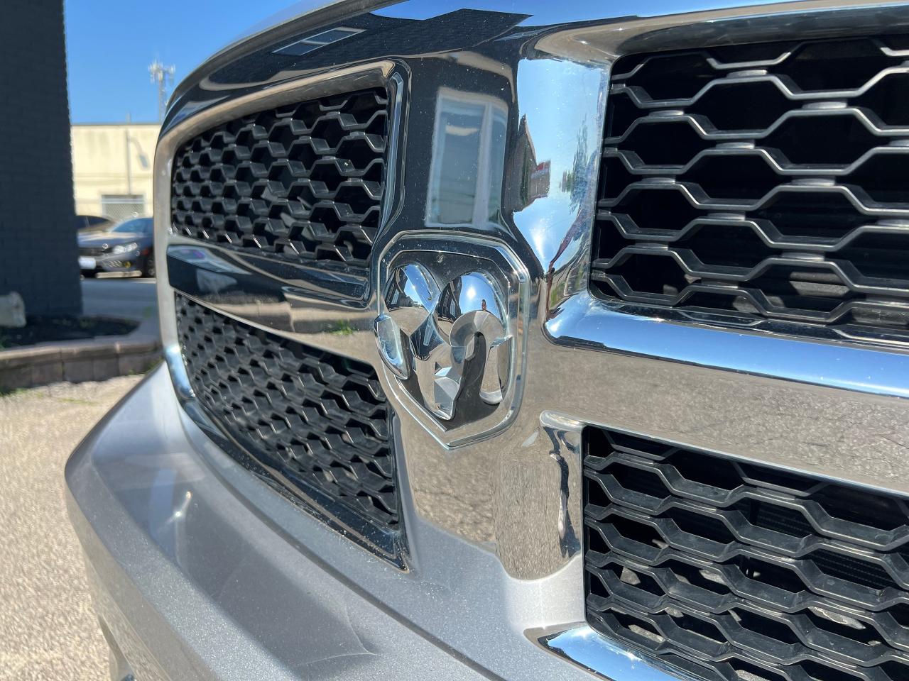 2023 RAM 1500 Classic SLT Low KM Backup Cam AWD FACTORY WARRANTY VALID - Photo #4