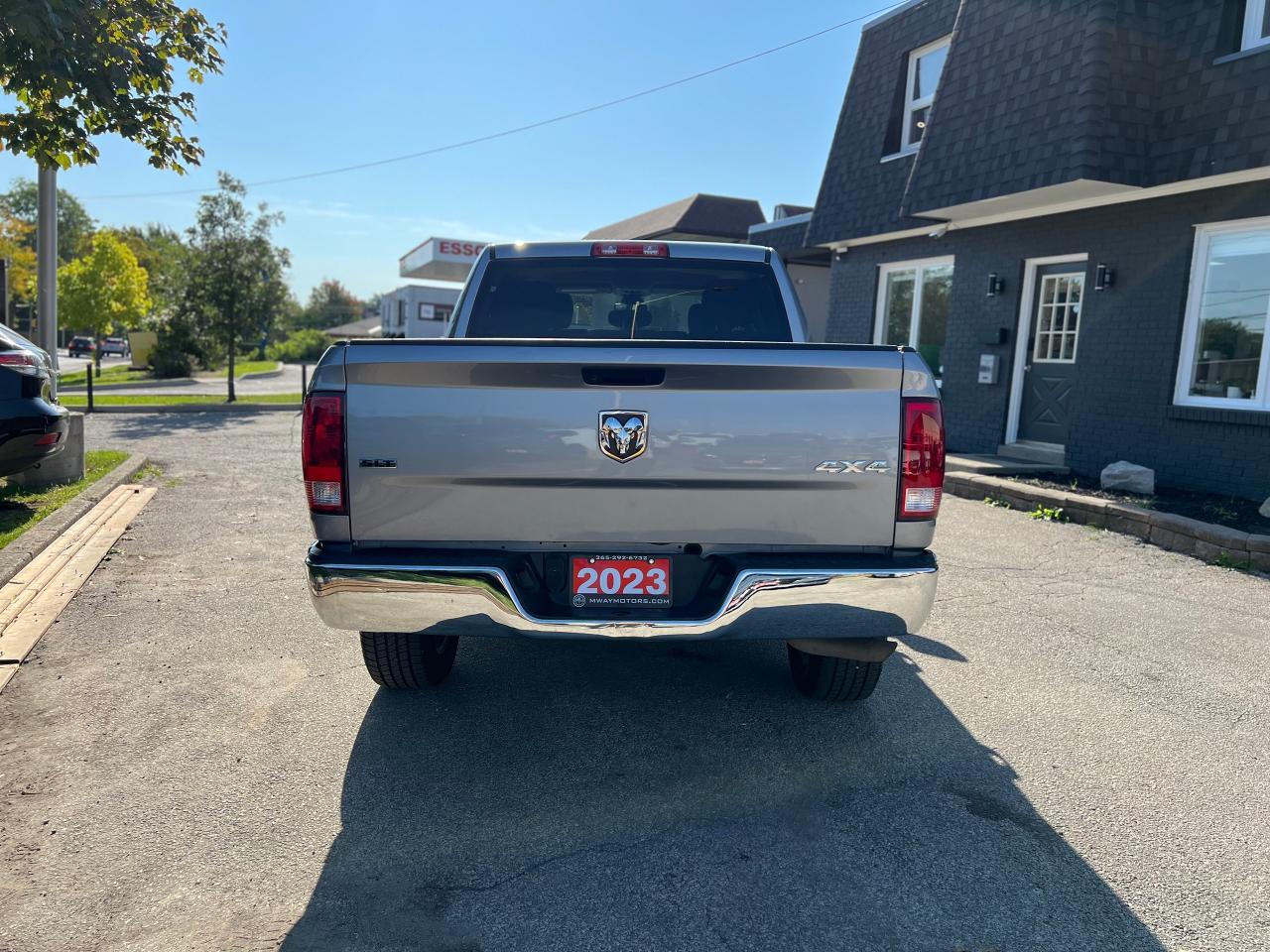 2023 RAM 1500 Classic SLT Low KM Backup Cam AWD FACTORY WARRANTY VALID - Photo #9