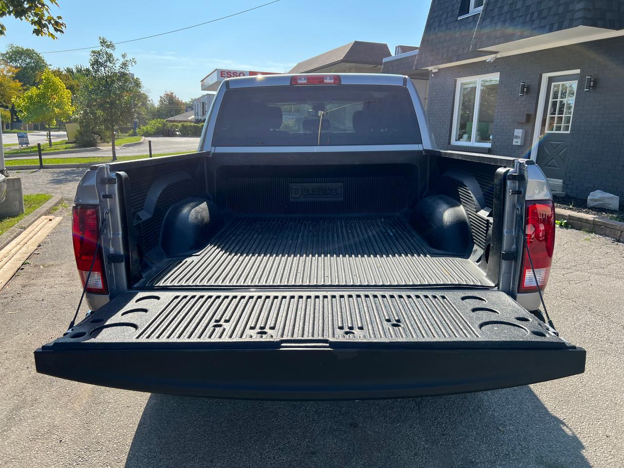 2023 RAM 1500 Classic SLT Low KM Backup Cam AWD FACTORY WARRANTY VALID - Photo #12