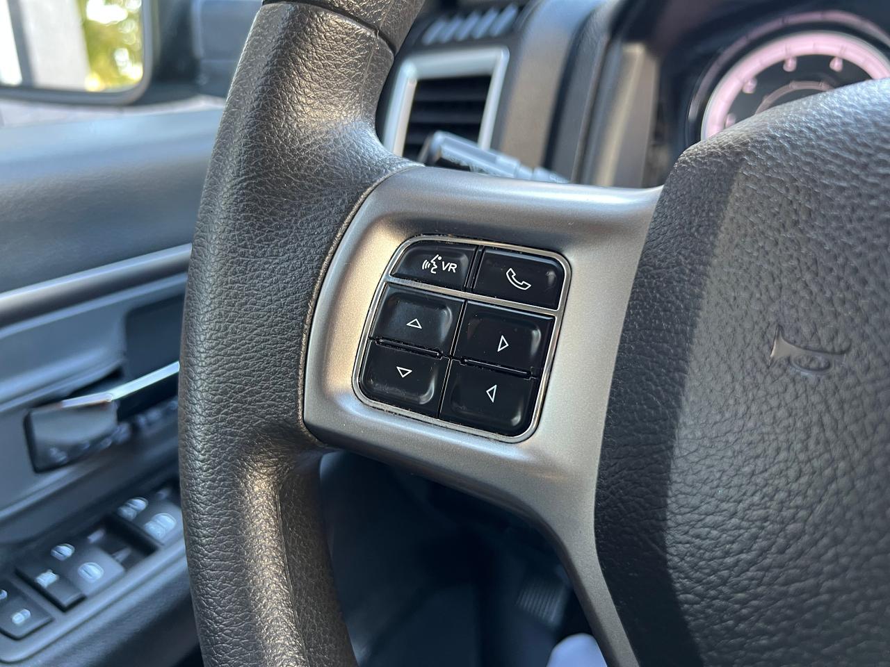 2023 RAM 1500 Classic SLT Low KM Backup Cam AWD FACTORY WARRANTY VALID - Photo #26