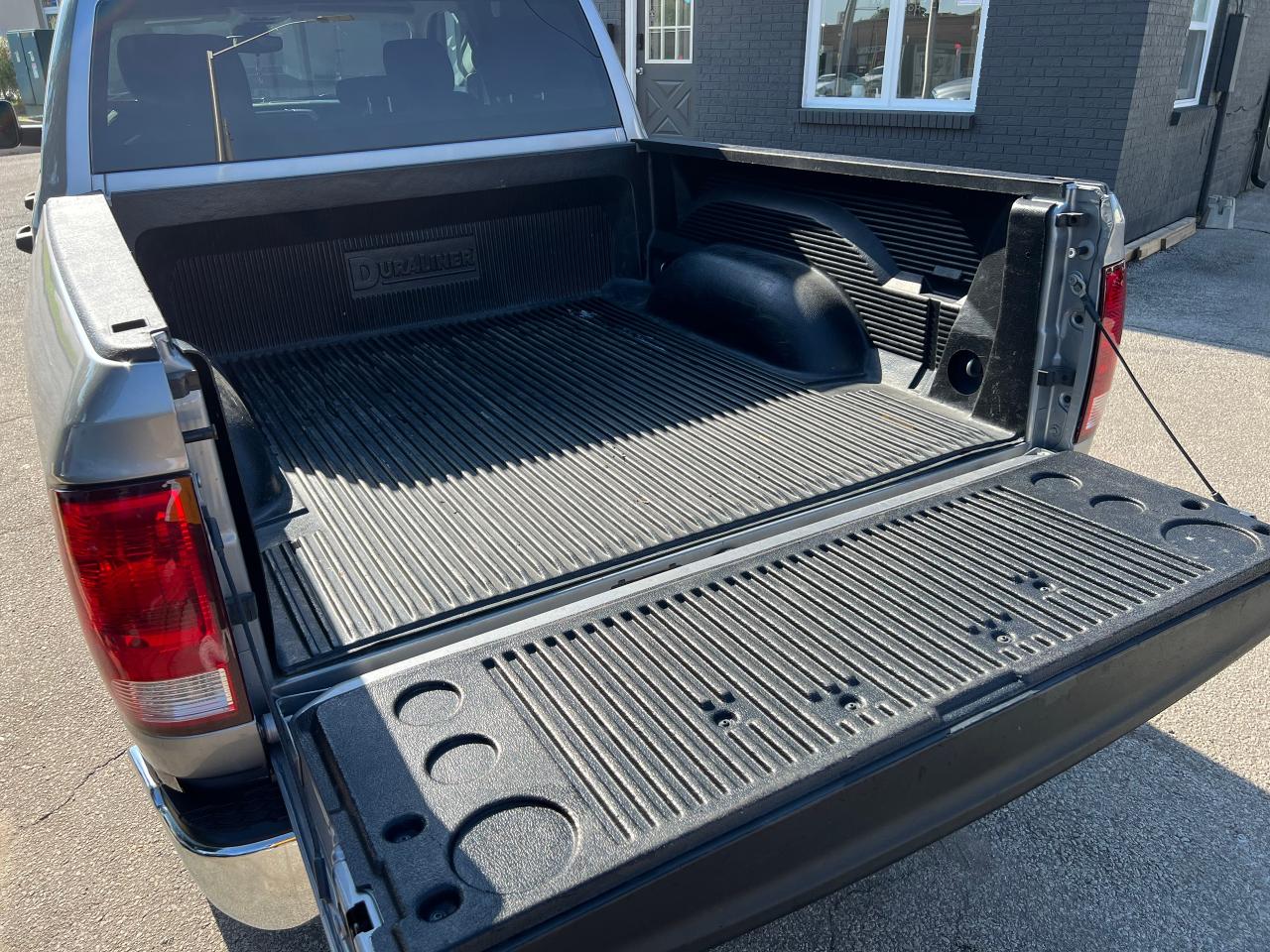 2023 RAM 1500 Classic SLT Low KM Backup Cam AWD FACTORY WARRANTY VALID - Photo #13