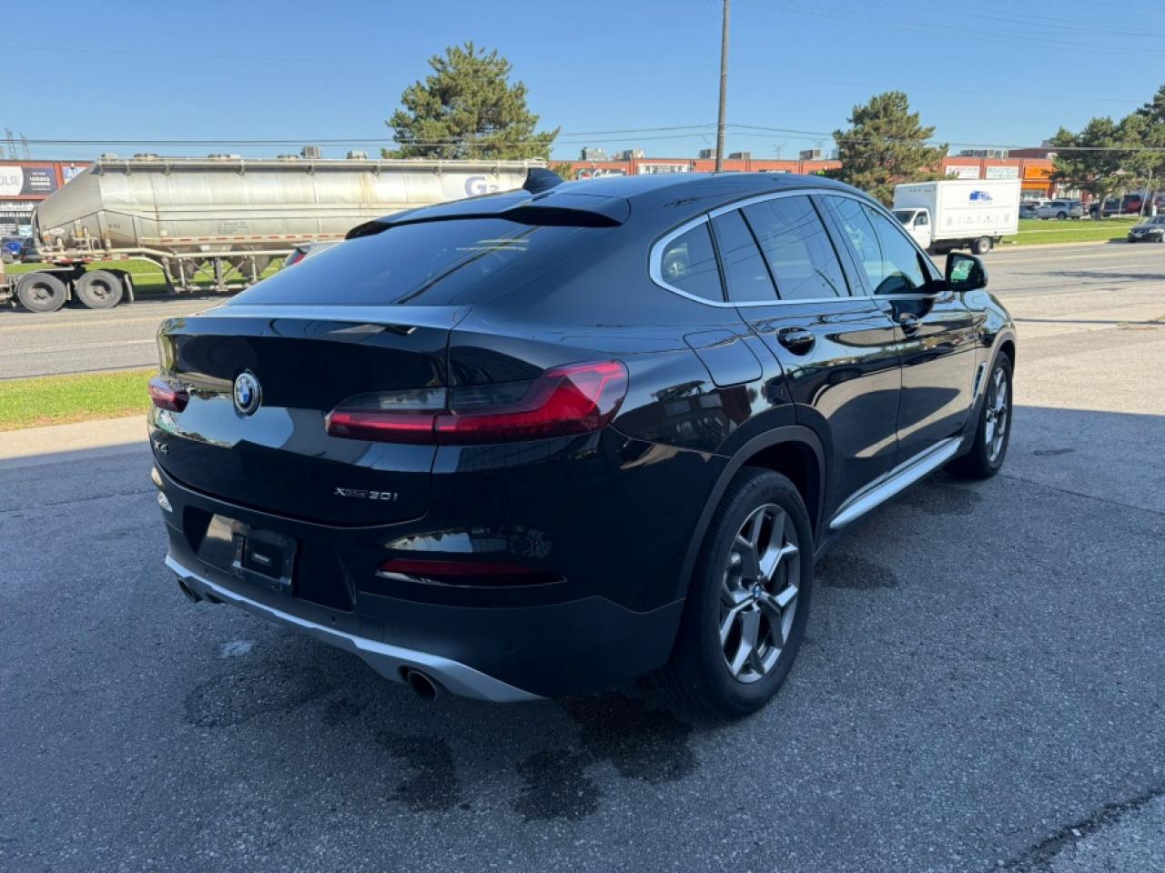 2021 BMW X4 XDRIVE30I/ PANO SUNROOF/ BLINDSPOT SIGNALS/ - Photo #4