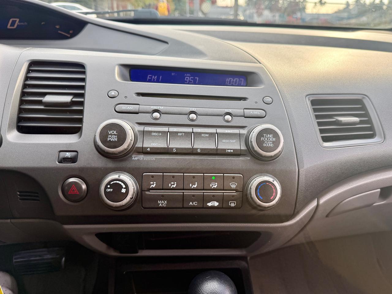 2010 Honda Civic FINANCING AVAILABLE Photo13