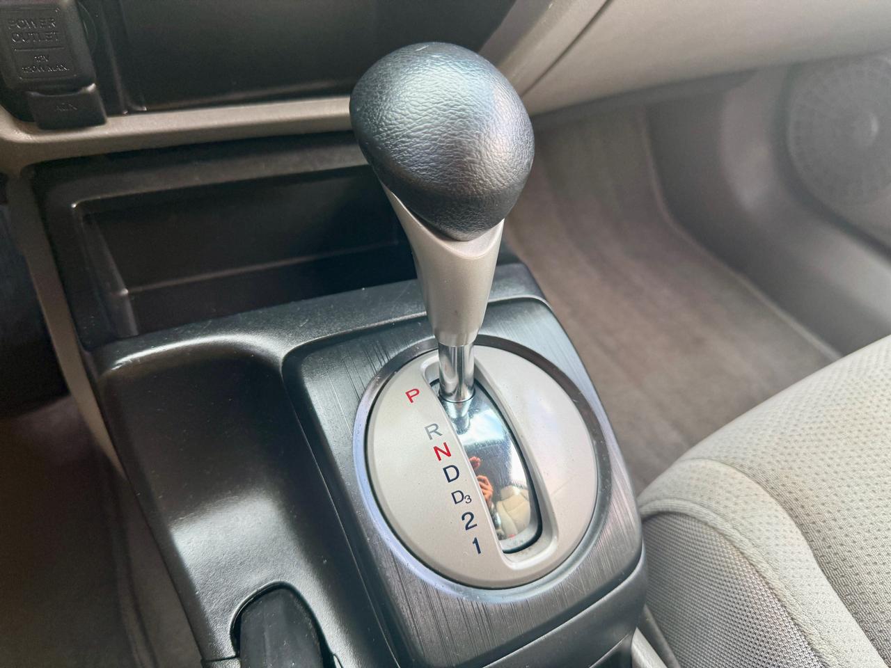 2010 Honda Civic FINANCING AVAILABLE Photo12