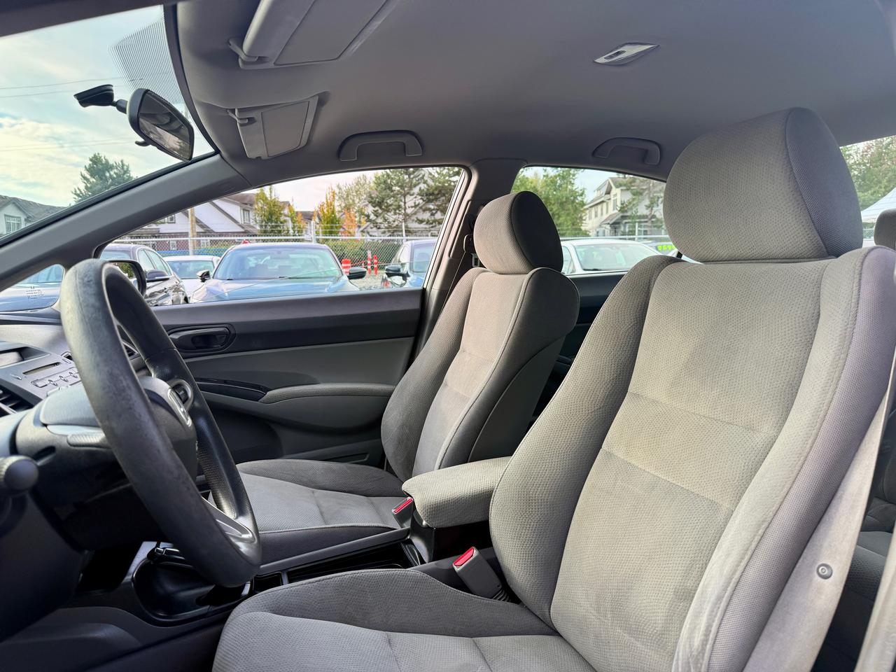 2010 Honda Civic FINANCING AVAILABLE Photo9