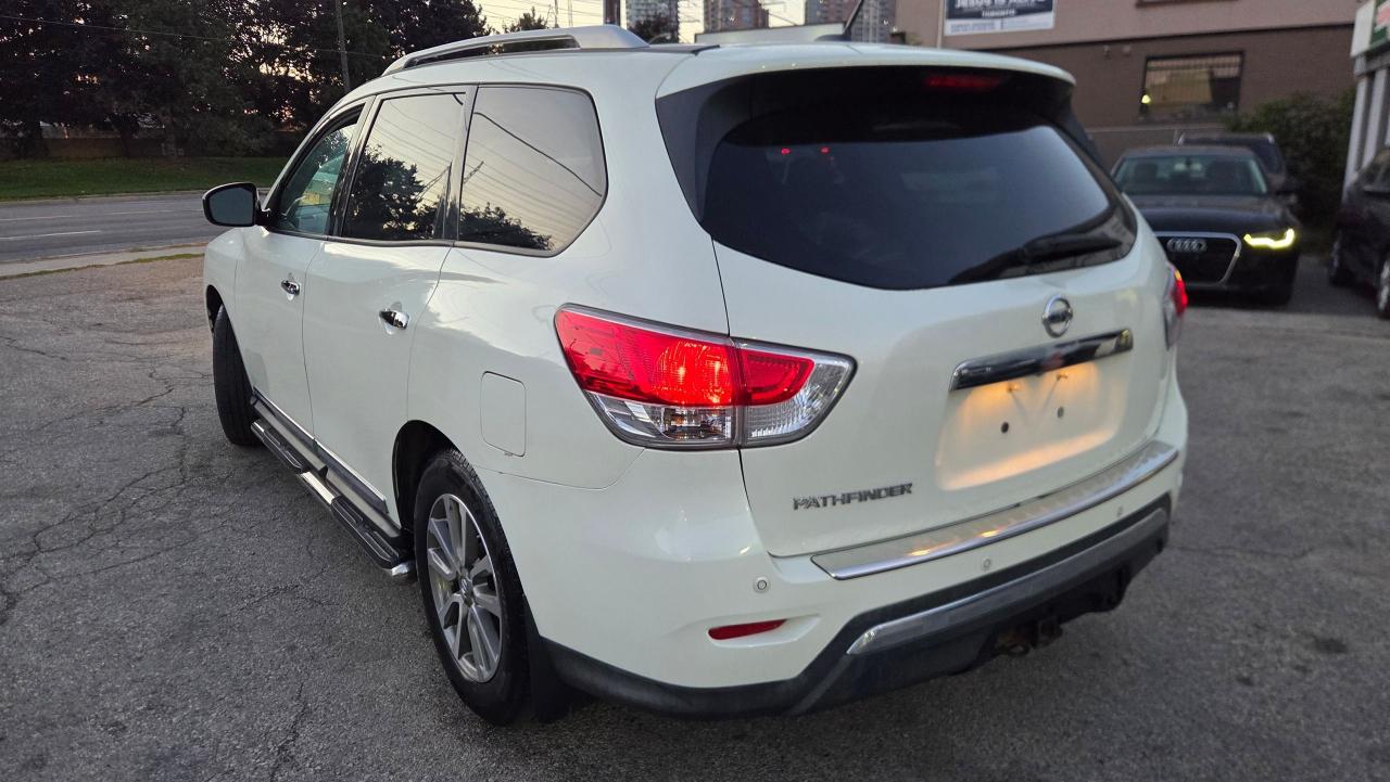 2016 Nissan Pathfinder SL PREMIUM - Photo #3